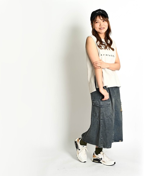 MARAI(マーライ)の「ダメージ加工 ウエストゴム ミモレ丈 デニムスカート(デニムスカート・レディース・ネイビー・X-LARGE/LARGE)」の12枚目の写真