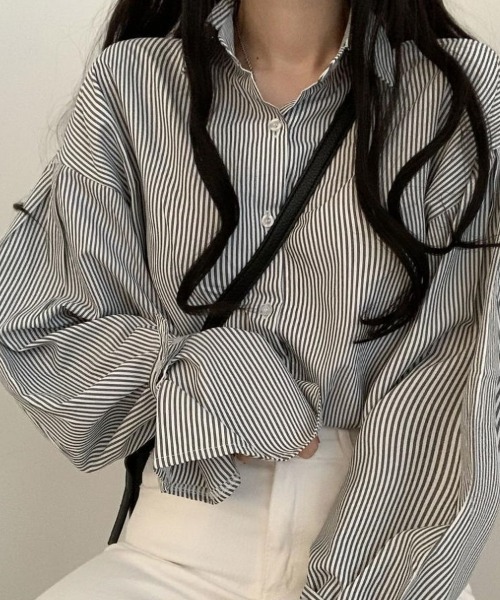 H.TOKYO(エイチトウキョウ)の「ボリュームスリーブストライプシャツ(シャツ/ブラウス・レディース・ブラック/ブルー・SMALL/MEDIUM/LARGE/X-LARGE)」の3枚目の写真