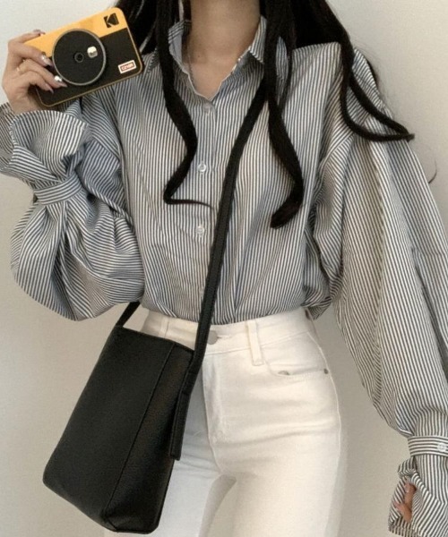 H.TOKYO(エイチトウキョウ)の「ボリュームスリーブストライプシャツ(シャツ/ブラウス・レディース・ブラック/ブルー・SMALL/MEDIUM/LARGE/X-LARGE)」の5枚目の写真