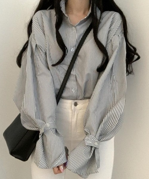 H.TOKYO(エイチトウキョウ)の「ボリュームスリーブストライプシャツ(シャツ/ブラウス・レディース・ブラック/ブルー・SMALL/MEDIUM/LARGE/X-LARGE)」の7枚目の写真