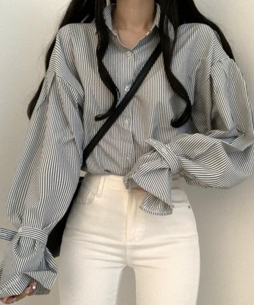 H.TOKYO(エイチトウキョウ)の「ボリュームスリーブストライプシャツ(シャツ/ブラウス・レディース・ブラック/ブルー・SMALL/MEDIUM/LARGE/X-LARGE)」の8枚目の写真