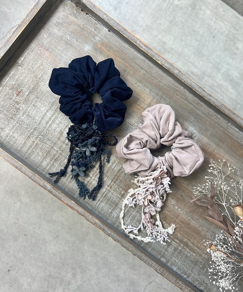 m.soeur（エムスール）の「ライラックのシュシュ（シュシュ・レディース・ブラック/グレー・FREE）」の7枚目の写真