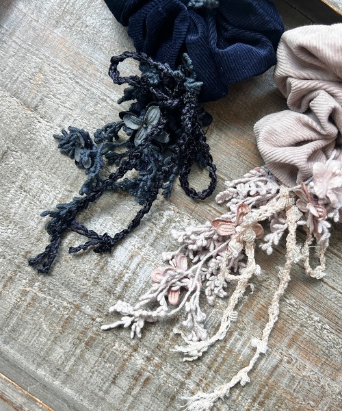 m.soeur（エムスール）の「ライラックのシュシュ（シュシュ・レディース・ブラック/グレー・FREE）」の8枚目の写真