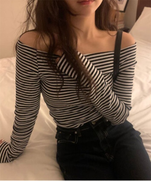 by muni:r（バイ ムニール）の「[お気に入り登録数 18,000人突破!] ストライプオフショルダーTシャツ（Tシャツ/カットソー・レディース・ブラック・FREE）」の9枚目の写真