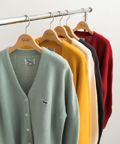 URBAN RESEARCH DOORS(アーバンリサーチドアーズ)の「『WEB/一部店舗限定カラー』『別注』PENNEYS THE FOX Vネックニットカーディガン(カーディガン/ボレロ・レディース・チャコールグレー/アイボリー/レッド/マスタード/ミント・MEDIUM)」の14枚目の写真