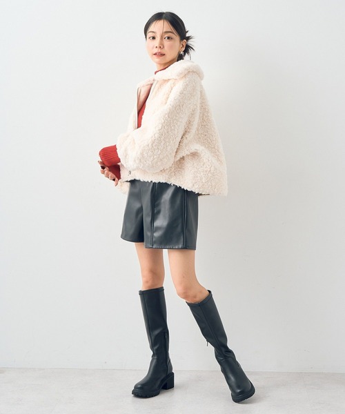 earth music&ecology(アースミュージックアンドエコロジー)の「リバーシブルフェイクムートンショートブルゾン(ブルゾン・レディース・アイボリー/モカ・FREE)」の19枚目の写真