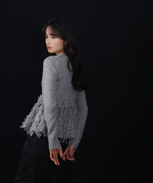 NATURAL BEAUTY BASIC(ナチュラルビューティーベーシック)の「◇ループペプラムニット(ニット/セーター・レディース・レッド/オフホワイト/グレー・FREE)」の6枚目の写真