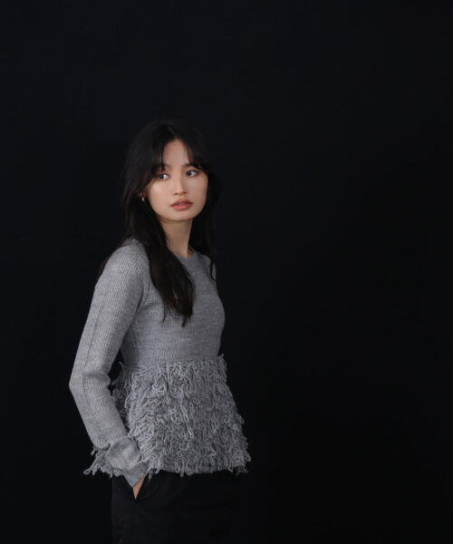NATURAL BEAUTY BASIC(ナチュラルビューティーベーシック)の「◇ループペプラムニット(ニット/セーター・レディース・レッド/オフホワイト/グレー・FREE)」の7枚目の写真