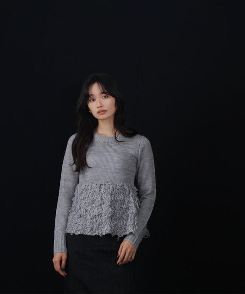 NATURAL BEAUTY BASIC(ナチュラルビューティーベーシック)の「◇ループペプラムニット(ニット/セーター・レディース・レッド/オフホワイト/グレー・FREE)」の9枚目の写真