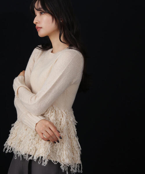 NATURAL BEAUTY BASIC(ナチュラルビューティーベーシック)の「◇ループペプラムニット(ニット/セーター・レディース・レッド/オフホワイト/グレー・FREE)」の2枚目の写真