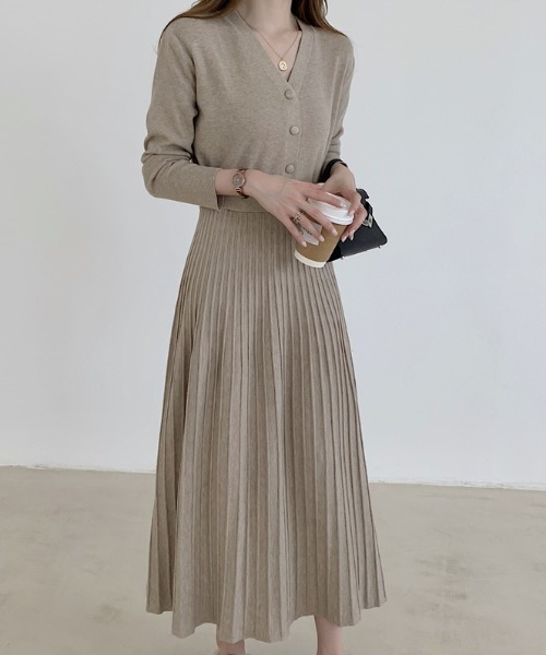 【セール】ウエストタックVネックプリーツニットワンピース（ワンピース）｜Diosfront（ディオスフロント）