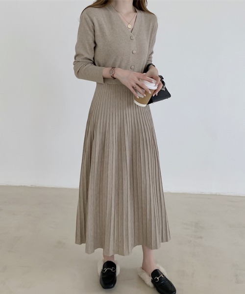 【セール】ウエストタックVネックプリーツニットワンピース（ワンピース）｜Diosfront（ディオスフロント）