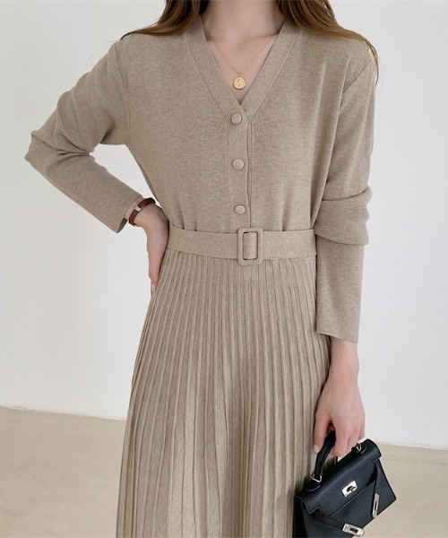 【セール】ウエストタックVネックプリーツニットワンピース（ワンピース）｜Diosfront（ディオスフロント）