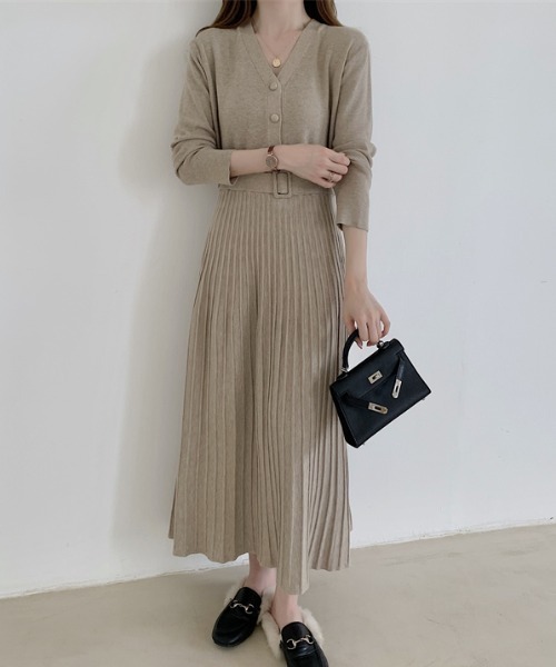 【セール】ウエストタックVネックプリーツニットワンピース（ワンピース）｜Diosfront（ディオスフロント）