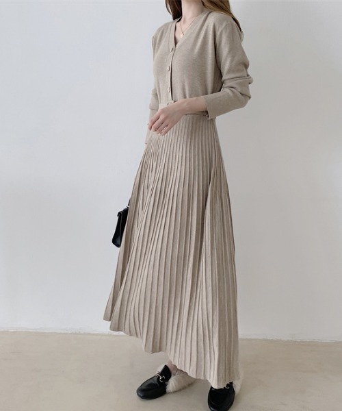 【セール】ウエストタックVネックプリーツニットワンピース（ワンピース）｜Diosfront（ディオスフロント）