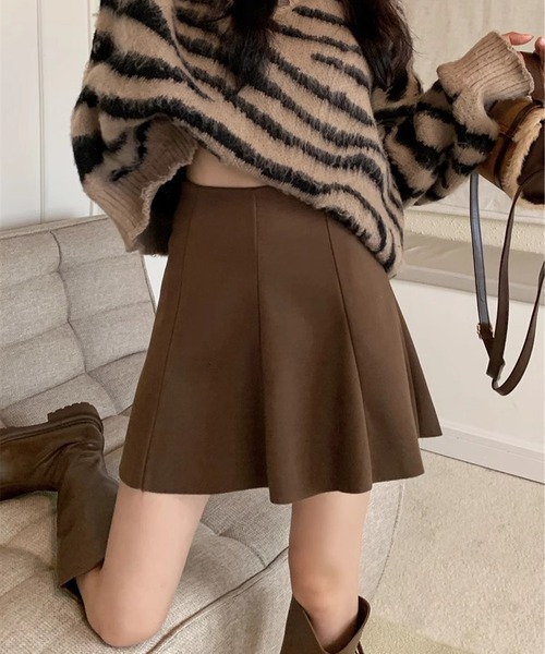 IRADOWL(アイラドール)の「タックフレアミニスカート(スカート・レディース・ブラック/ブラウン・LARGE/MEDIUM/SMALL)」の2枚目の写真