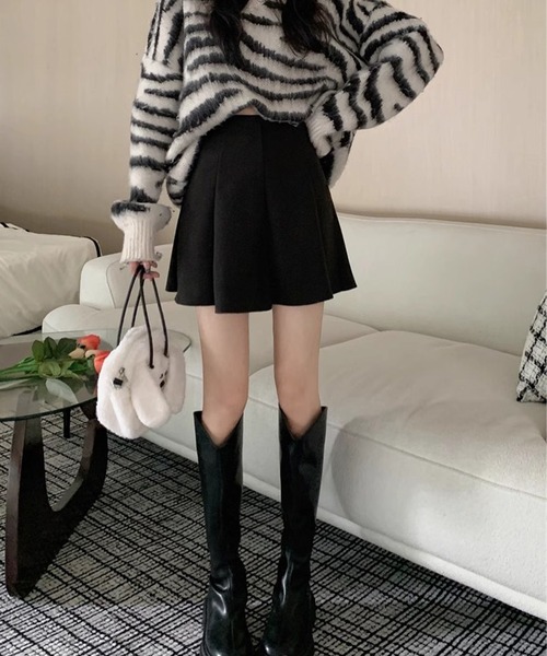 IRADOWL(アイラドール)の「タックフレアミニスカート(スカート・レディース・ブラック/ブラウン・LARGE/MEDIUM/SMALL)」の11枚目の写真