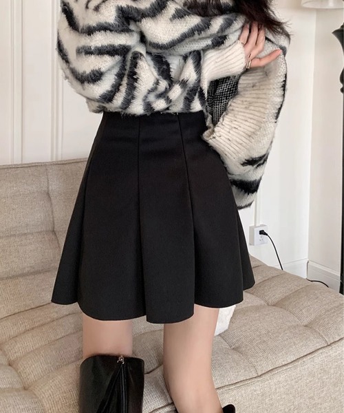 IRADOWL(アイラドール)の「タックフレアミニスカート(スカート・レディース・ブラック/ブラウン・LARGE/MEDIUM/SMALL)」の7枚目の写真