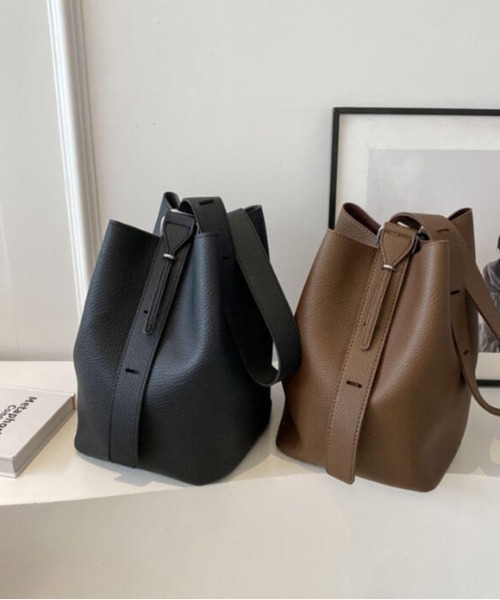 L LABEL(エルラベル)の「ポーチ付2WAYバケットワンショルダーバッグ(ショルダーバッグ・レディース・ブラック/ベージュ/ブラウン/オフホワイト/グレー・FREE)」の7枚目の写真