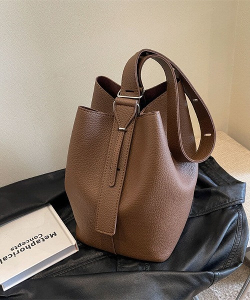 L LABEL(エルラベル)の「ポーチ付2WAYバケットワンショルダーバッグ(ショルダーバッグ・レディース・ブラック/ベージュ/ブラウン/オフホワイト/グレー・FREE)」の12枚目の写真