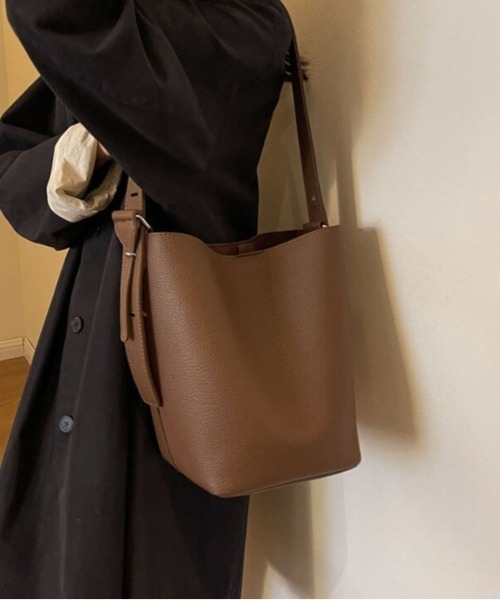L LABEL(エルラベル)の「ポーチ付2WAYバケットワンショルダーバッグ(ショルダーバッグ・レディース・ブラック/ベージュ/ブラウン/オフホワイト/グレー・FREE)」の9枚目の写真