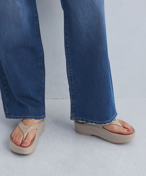 OOFOS(ウーフォス)の「<OOFOS>OOmega プラットフォーム サンダル / ウーメガ(サンダル・レディース・ベージュ/ピンク/ブラック・24cm/23cm/25cm)」の10枚目の写真