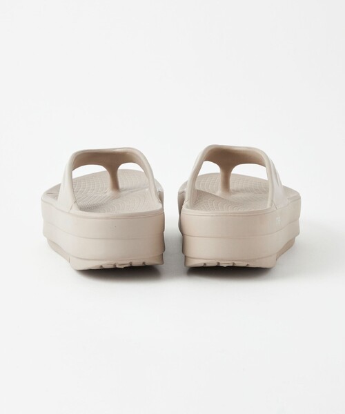 OOFOS(ウーフォス)の「<OOFOS>OOmega プラットフォーム サンダル / ウーメガ(サンダル・レディース・ベージュ/ピンク/ブラック・24cm/23cm/25cm)」の18枚目の写真