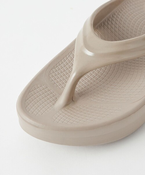 OOFOS(ウーフォス)の「<OOFOS>OOmega プラットフォーム サンダル / ウーメガ(サンダル・レディース・ベージュ/ピンク/ブラック・24cm/23cm/25cm)」の21枚目の写真