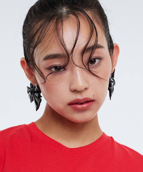 Narcissus（ナルシス）の「【Narcissus】メタリックリボンピアス（ピアス（両耳用）・レディース・ブラック/シルバー・FREE）」の3枚目の写真