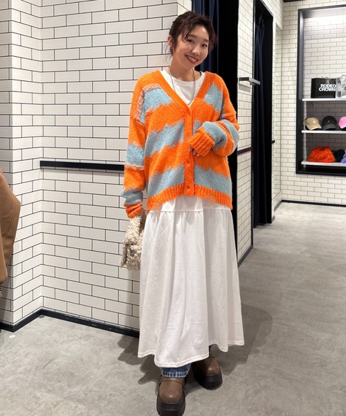 RODEO CROWNS WIDE BOWL(ロデオクラウンズワイドボウル)の「Grunge Border Knit カーディガン(カーディガン/ボレロ・レディース・オレンジ系その他/ピンク系その他/ブルー系その他3・FREE)」の4枚目の写真