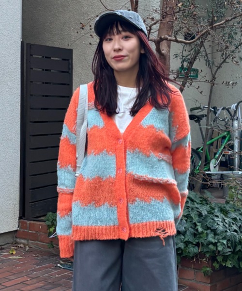 RODEO CROWNS WIDE BOWL(ロデオクラウンズワイドボウル)の「Grunge Border Knit カーディガン(カーディガン/ボレロ・レディース・オレンジ系その他/ピンク系その他/ブルー系その他3・FREE)」の6枚目の写真