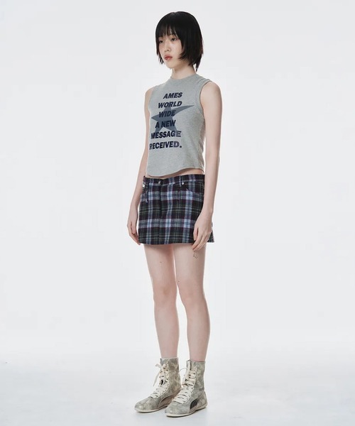 AMESWORLDWIDE（アメスワールドワイド）の「A'GEM/9 × .kom 『AMESWORLDWIDE/アメスワールドワイド』 ROUND HEM SLEEVELESS TEE/ラウンドヘムスリーブレスTEE（Tシャツ/カットソー・レディース・グレー/チャコールグレー/ホワイト・FREE）」の9枚目の写真