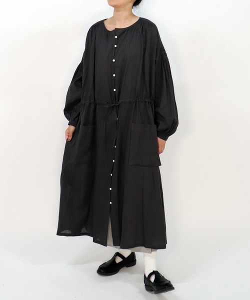 haupia(ハウピア)の「着こなし自由なポケットワンピース【ワンピース】(シャツワンピース・レディース・チャコールグレー/オフホワイト/ベージュ/ラベンダー・MEDIUM)」の2枚目の写真