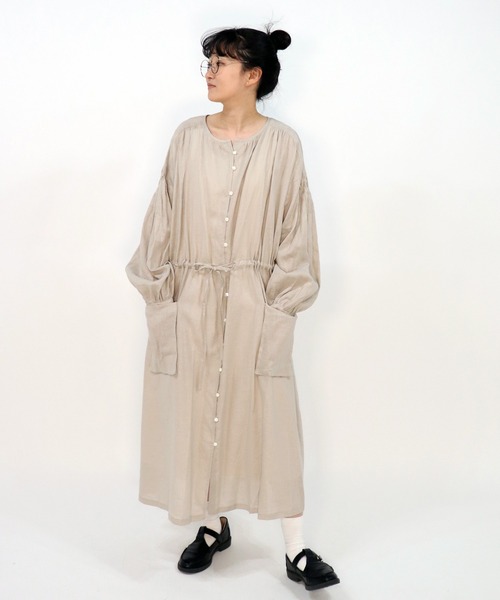 haupia(ハウピア)の「着こなし自由なポケットワンピース【ワンピース】(シャツワンピース・レディース・チャコールグレー/オフホワイト/ベージュ/ラベンダー・MEDIUM)」の5枚目の写真