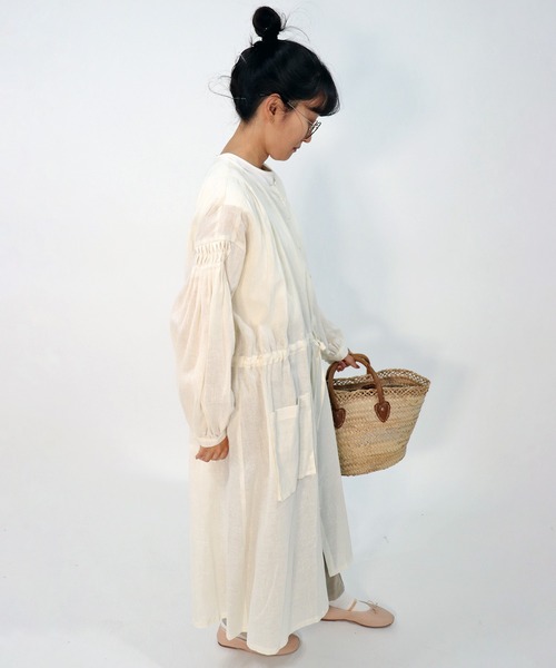 haupia(ハウピア)の「着こなし自由なポケットワンピース【ワンピース】(シャツワンピース・レディース・チャコールグレー/オフホワイト/ベージュ/ラベンダー・MEDIUM)」の13枚目の写真