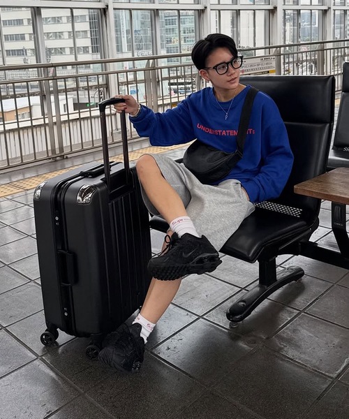 UNDERSTATEMENTs(アンダーステイトメント)の「【ユニセックス】全10色スプリングロゴベーシックスウェット(スウェット・メンズ・ライトグレー/ネイビー/ブラック/ブルー/チャコールグレー/レッド/ブラウン/ライトブルー/オフホワイト/オレンジ・LARGE/MEDIUM)」の14枚目の写真