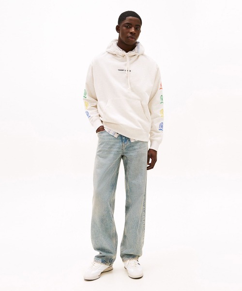 【すぐ届く】 JEANS リラックスバーシティクレストパーカー すぐ届く】TOMMY JEANS リラックスバーシティクレストパーカー