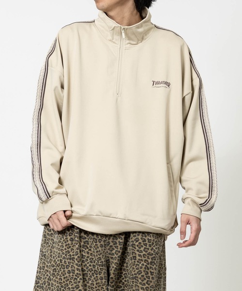 THRASHER（スラッシャー）の「【3】〔THRASHER/スラッシャー〕トラックデザイン サイドライン ハーフジッププルオーバー（ジャージ・メンズ・ホワイト/ブラック/ベージュ・LARGE/MEDIUM）」の3枚目の写真