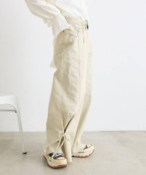 w closet（ダブルクローゼット）の「【２サイズ展開】裾リボンワイドデニムパンツ（デニムパンツ・レディース・ベージュ/ピンク/ブルー・SMALL/MEDIUM）」の5枚目の写真