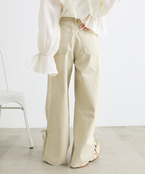 w closet（ダブルクローゼット）の「【２サイズ展開】裾リボンワイドデニムパンツ（デニムパンツ・レディース・ベージュ/ピンク/ブルー・SMALL/MEDIUM）」の7枚目の写真