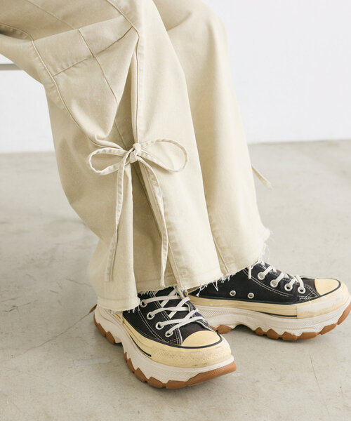 w closet（ダブルクローゼット）の「【２サイズ展開】裾リボンワイドデニムパンツ（デニムパンツ・レディース・ベージュ/ピンク/ブルー・SMALL/MEDIUM）」の8枚目の写真