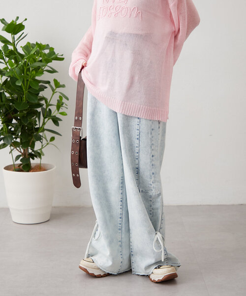 w closet（ダブルクローゼット）の「【２サイズ展開】裾リボンワイドデニムパンツ（デニムパンツ・レディース・ベージュ/ピンク/ブルー・SMALL/MEDIUM）」の18枚目の写真