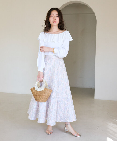 La boutique BonBon（ラブティックボンボン）の「【最強愛されニット】スパンコールラッフルオフショルニット（ニット/セーター・レディース・サックスブルー/ホワイト/ピンク・FREE）」の6枚目の写真