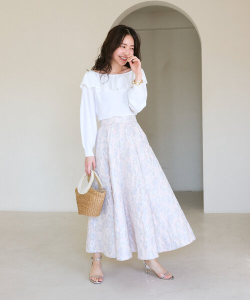 La boutique BonBon（ラブティックボンボン）の「【最強愛されニット】スパンコールラッフルオフショルニット（ニット/セーター・レディース・サックスブルー/ホワイト/ピンク・FREE）」の7枚目の写真