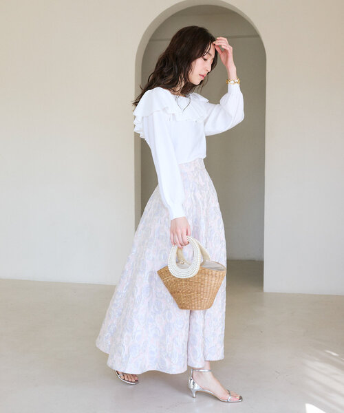 La boutique BonBon（ラブティックボンボン）の「【最強愛されニット】スパンコールラッフルオフショルニット（ニット/セーター・レディース・サックスブルー/ホワイト/ピンク・FREE）」の8枚目の写真