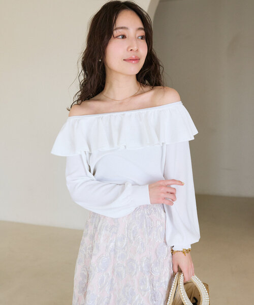 La boutique BonBon（ラブティックボンボン）の「【最強愛されニット】スパンコールラッフルオフショルニット（ニット/セーター・レディース・サックスブルー/ホワイト/ピンク・FREE）」の11枚目の写真