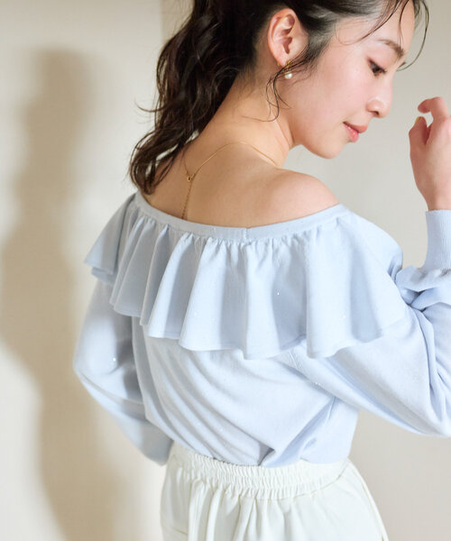 La boutique BonBon（ラブティックボンボン）の「【最強愛されニット】スパンコールラッフルオフショルニット（ニット/セーター・レディース・サックスブルー/ホワイト/ピンク・FREE）」の19枚目の写真