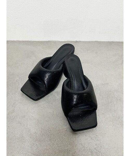 MURUA（ムルーア）の「メタリックパフミュール（パンプス・レディース・ブラック/シルバー・24.5/23.5）」の3枚目の写真