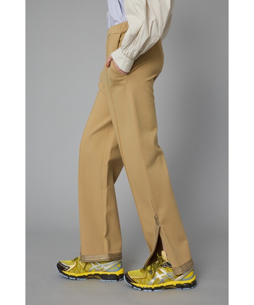 HeRIN.CYE（ヘリンドットサイ）の「Ponte side slit pants　　ポンチサイドスリットパンツ（その他パンツ・レディース・ベージュ/ブラック・36/38）」の6枚目の写真