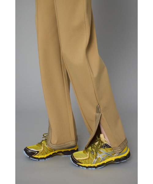 HeRIN.CYE（ヘリンドットサイ）の「Ponte side slit pants　　ポンチサイドスリットパンツ（その他パンツ・レディース・ベージュ/ブラック・36/38）」の11枚目の写真